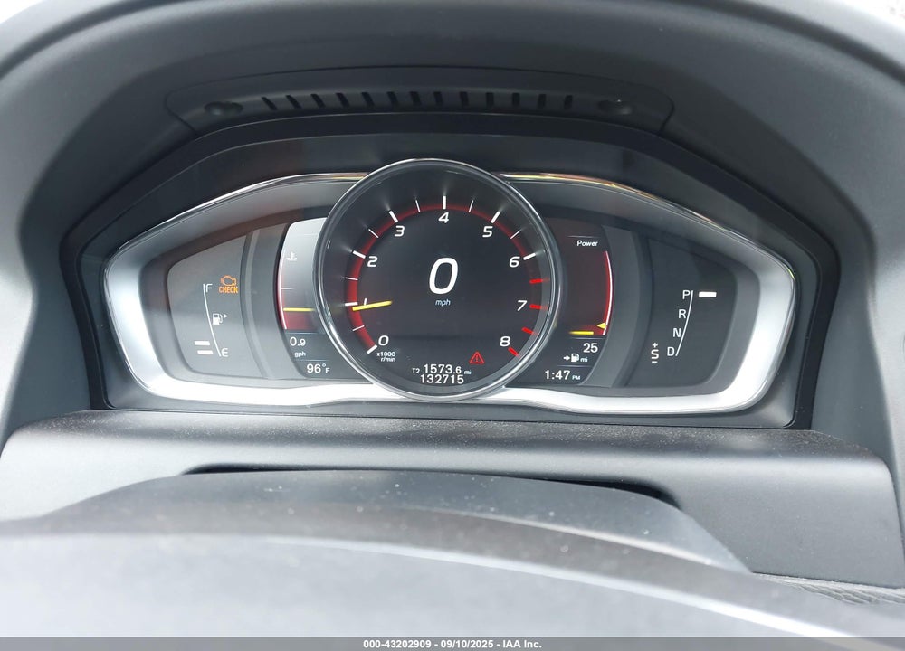 2015 VOLVO XC60 VIN: YV4612RK4F2720418