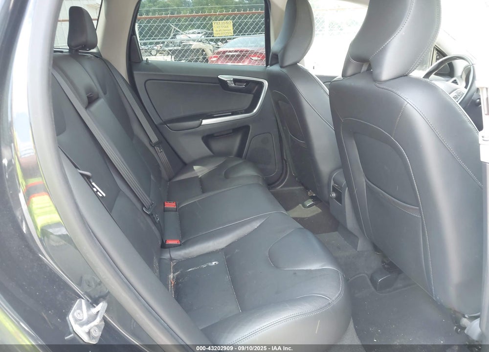 2015 VOLVO XC60 VIN: YV4612RK4F2720418
