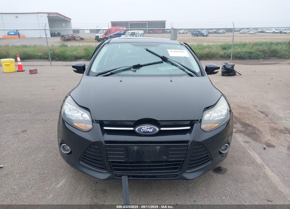 2014 FORD FOCUS TITANIUM VIN: 1FADP3J27EL241693
