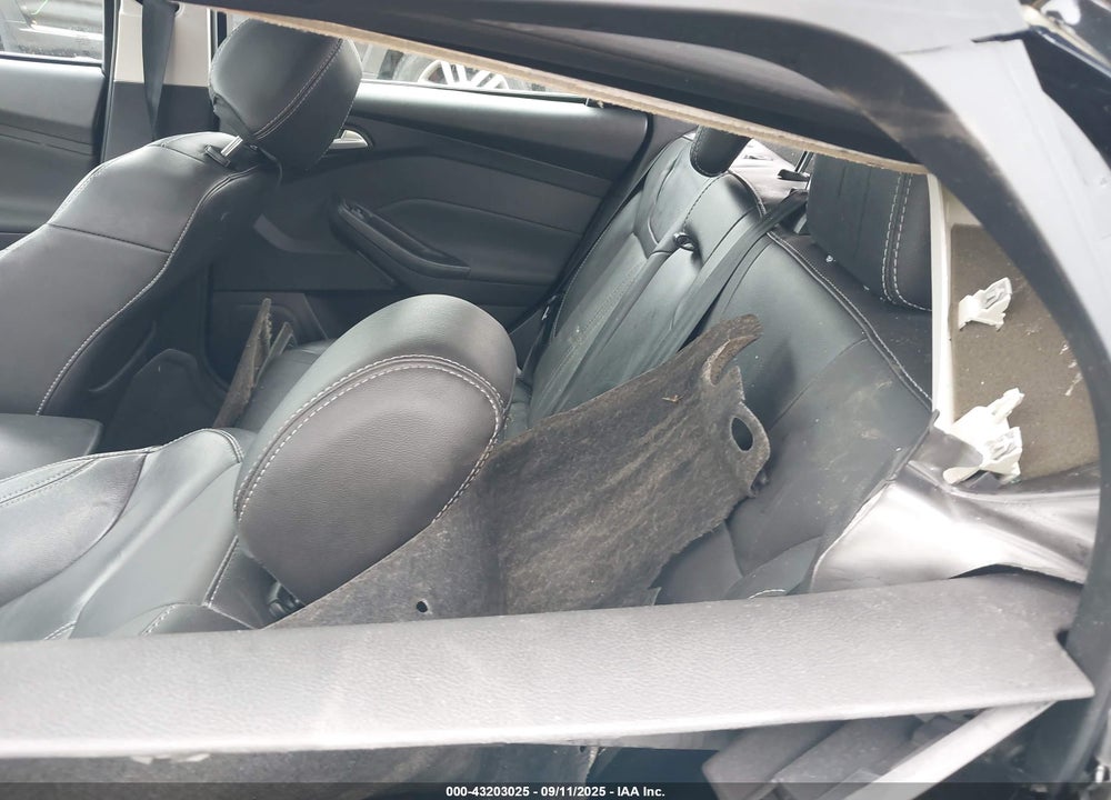 2014 FORD FOCUS TITANIUM VIN: 1FADP3J27EL241693
