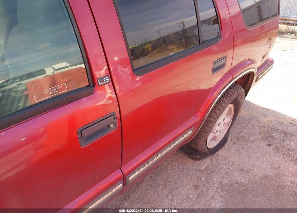 1999 CHEVROLET BLAZER LS VIN: 1GNDT13W3X2249302