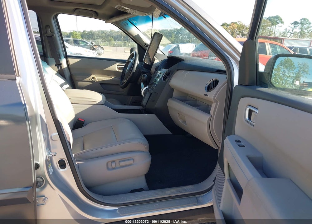 2011 HONDA PILOT VIN: 5FNYF4H5XBB018566