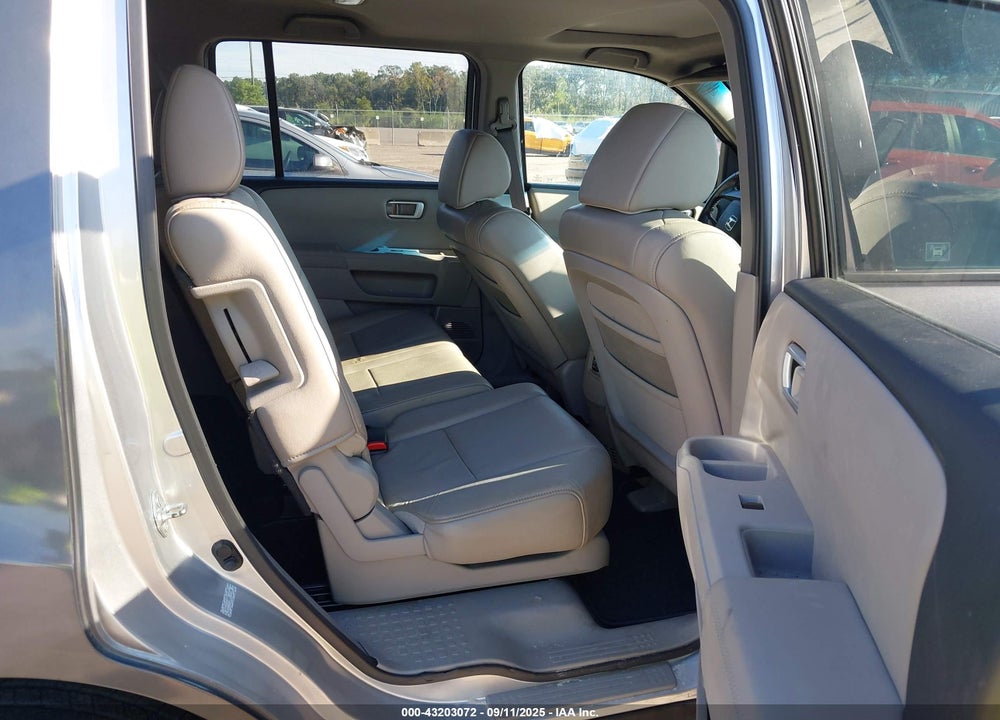 2011 HONDA PILOT VIN: 5FNYF4H5XBB018566