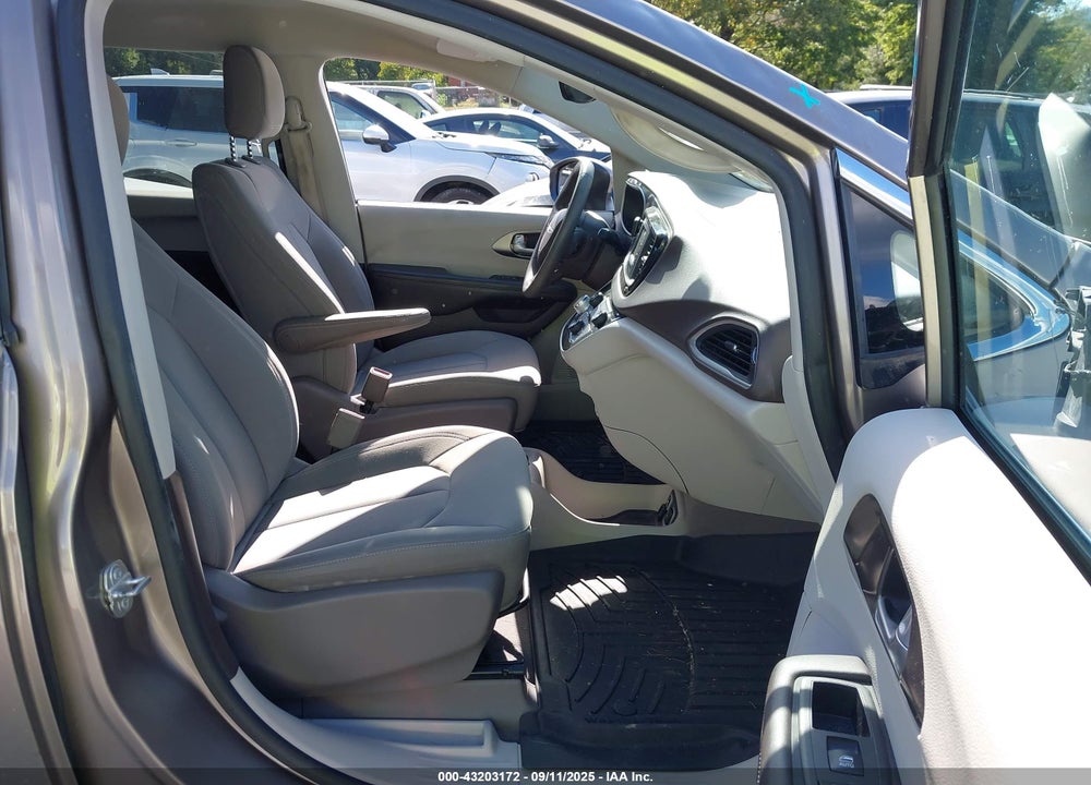 2017 CHRYSLER PACIFICA TOURING VIN: 2C4RC1DG0HR654154