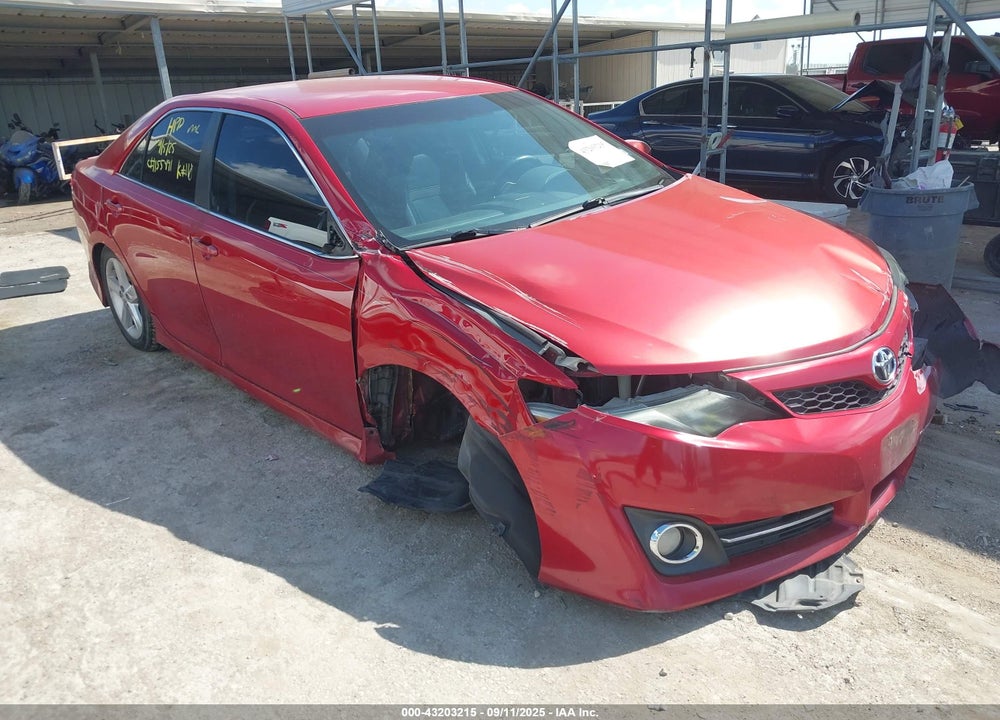 2014 TOYOTA CAMRY SE VIN: 4T1BF1FK5EU741035