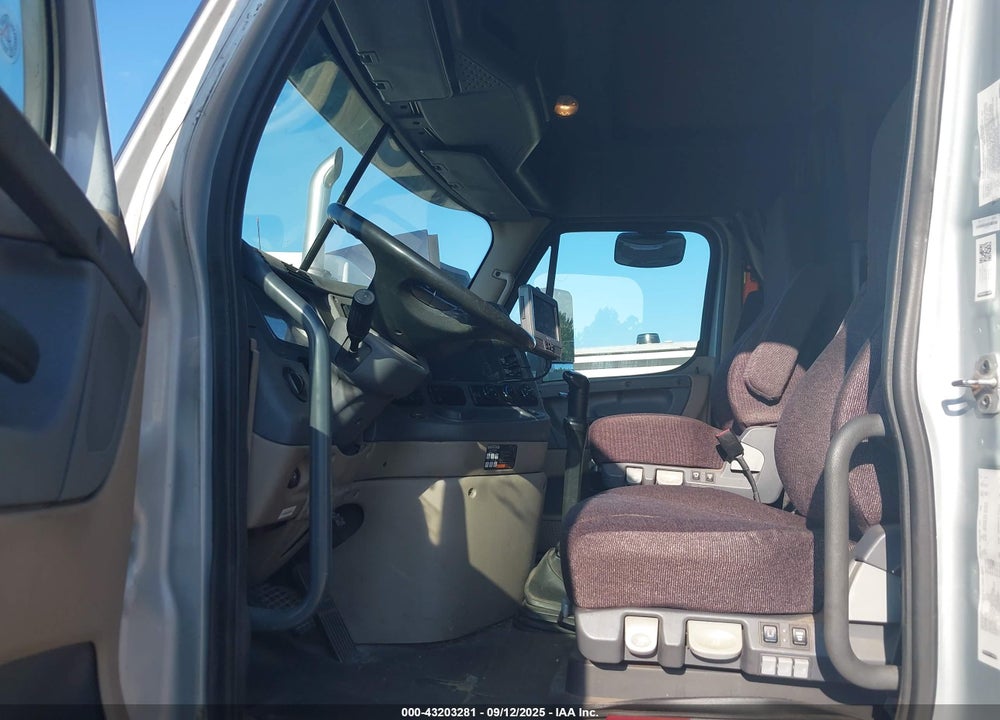 2017 FREIGHTLINER CASCADIA 125 VIN: 3AKJGLDR3HSJB2899