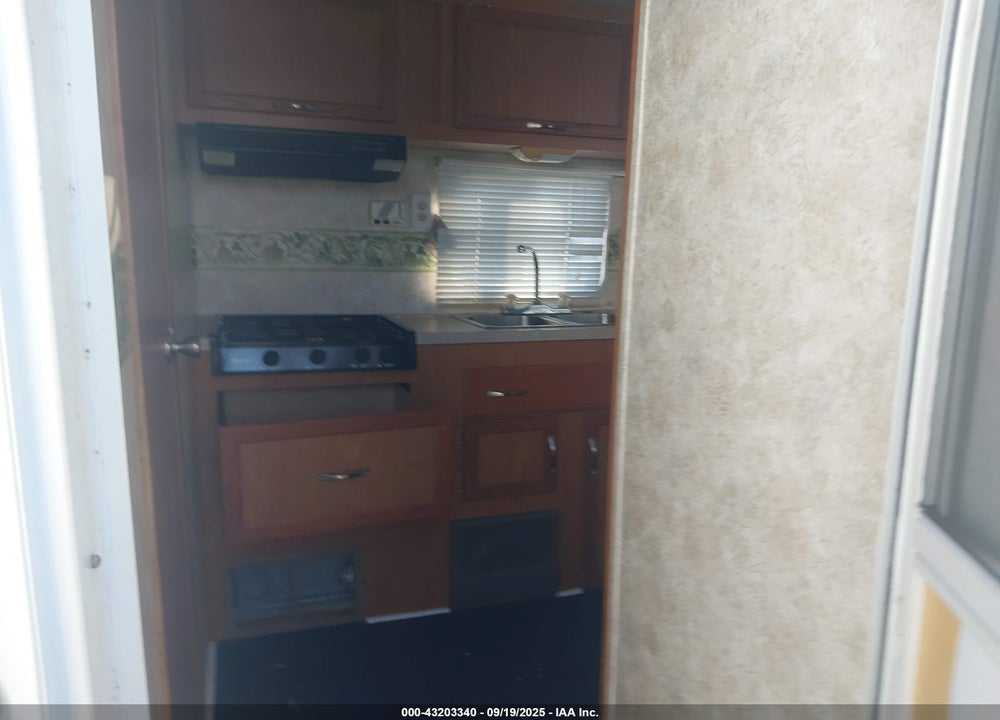 2005 COACHMEN TRAVEL TRAILER VIN: 1TC2B207X53063337