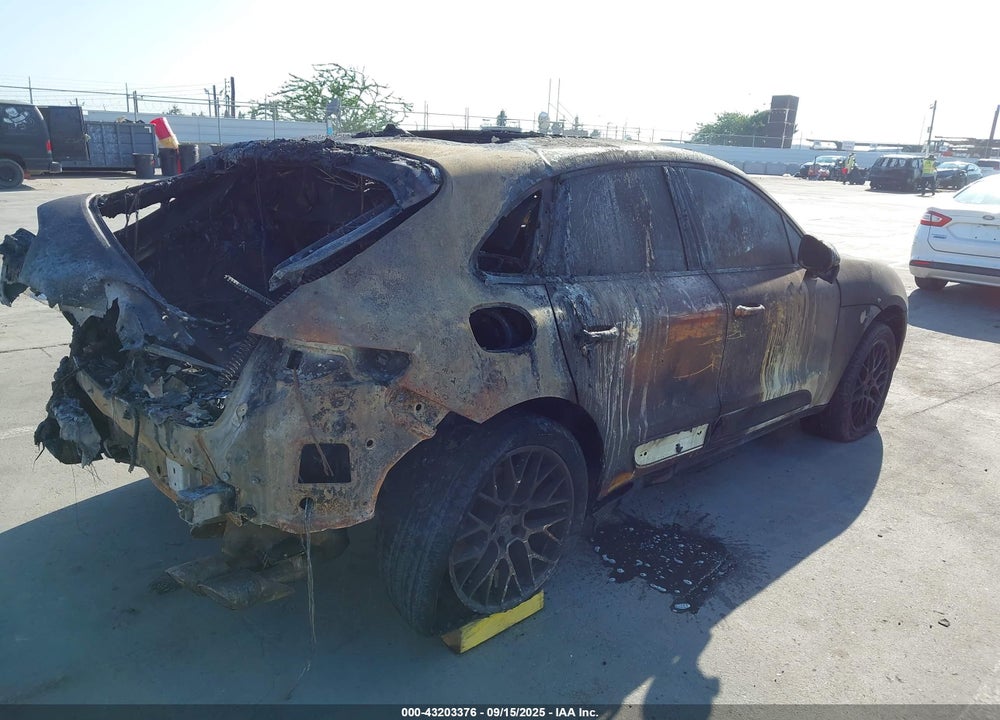 2018 PORSCHE MACAN VIN: WP1AB2A51JLB34986