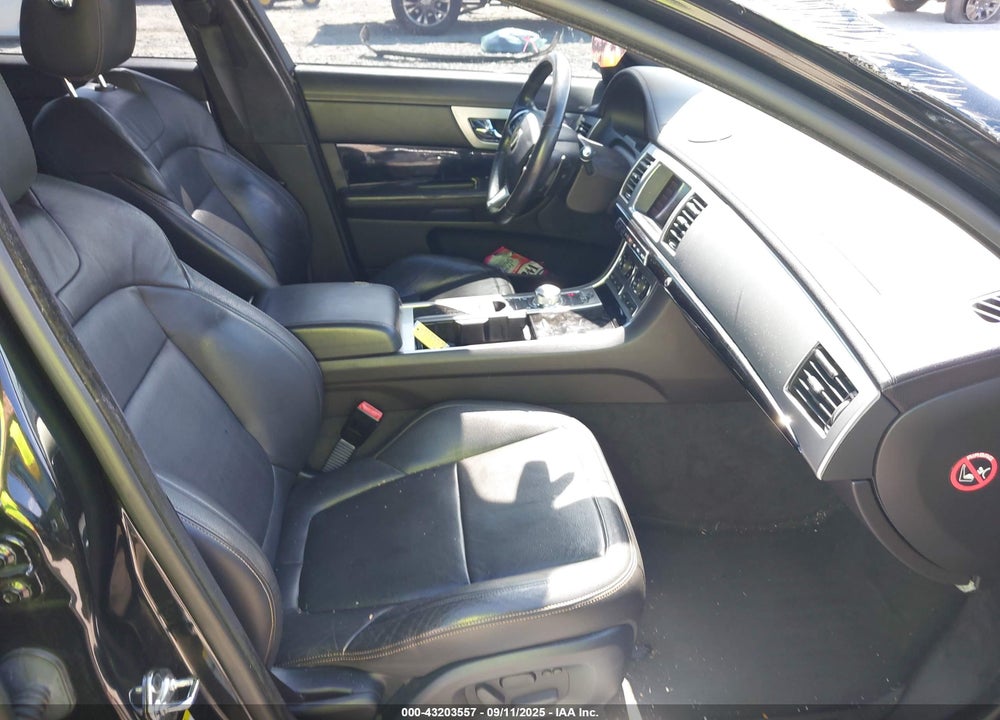 2015 JAGUAR XF 3.0 PORTFOLIO/3.0 SPORT VIN: SAJWJ0FF0F8U69281
