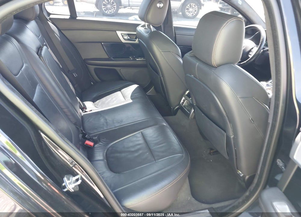 2015 JAGUAR XF 3.0 PORTFOLIO/3.0 SPORT VIN: SAJWJ0FF0F8U69281