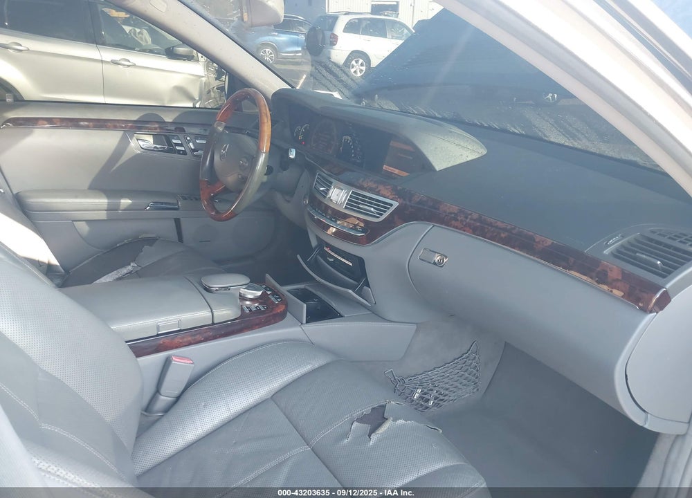 2007 MERCEDES-BENZ S 550 VIN: WDDNG71X27A103324