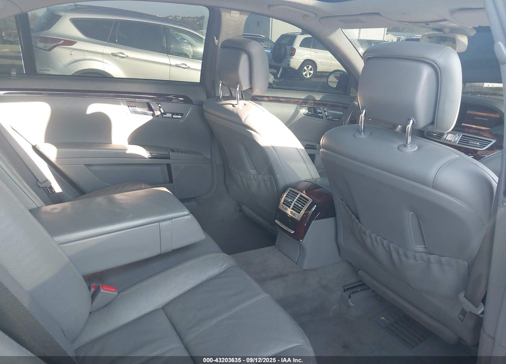 2007 MERCEDES-BENZ S 550 VIN: WDDNG71X27A103324