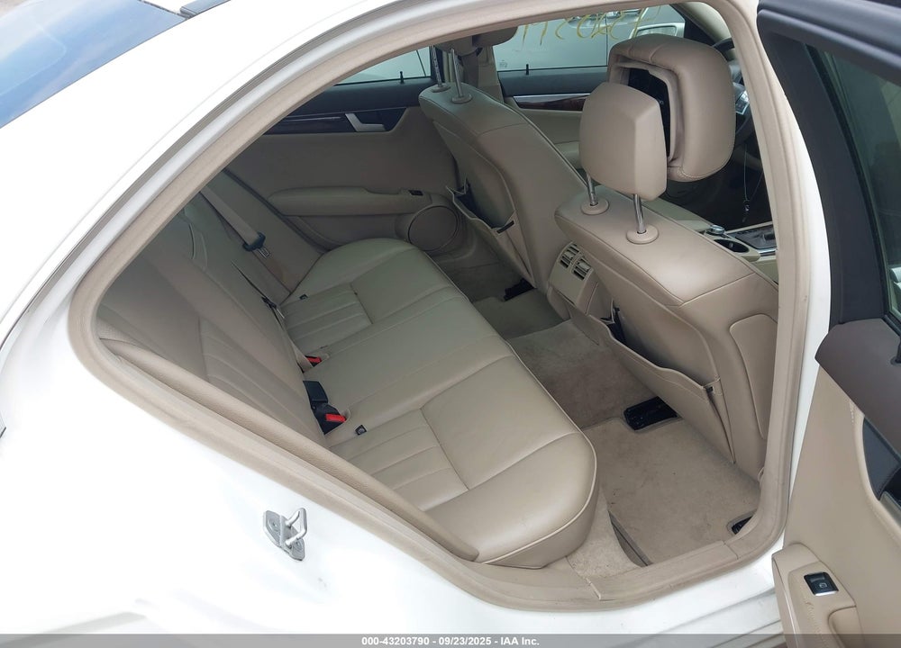 2013 MERCEDES-BENZ C 300 LUXURY 4MATIC VIN: WDDGF8AB7DG131716