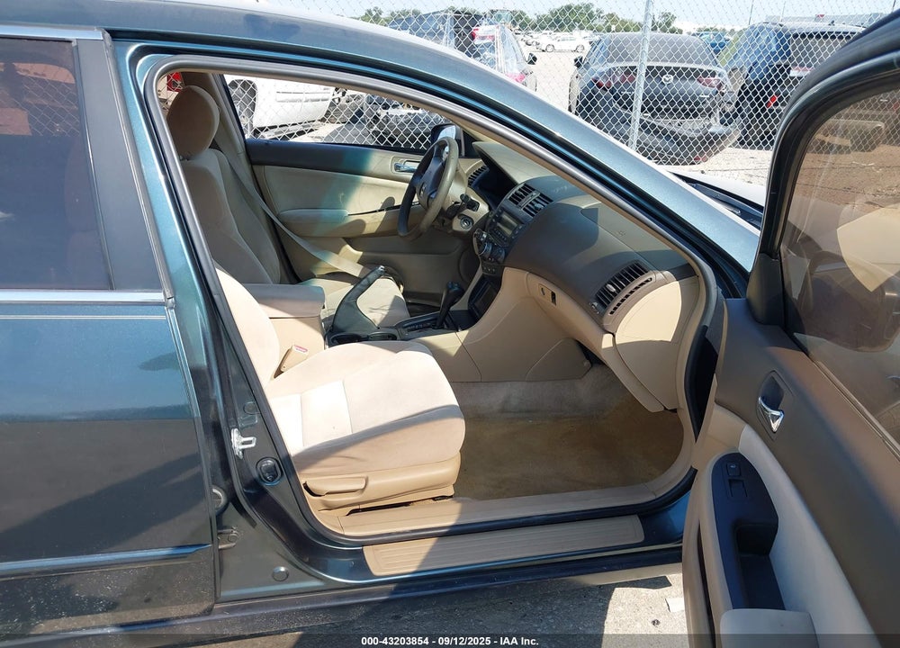 2004 HONDA ACCORD 2.4 LX VIN: JHMCM56394C021951