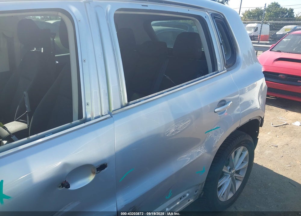 2017 VOLKSWAGEN TIGUAN 2.0T/2.0T S VIN: WVGAV7AX6HK049516