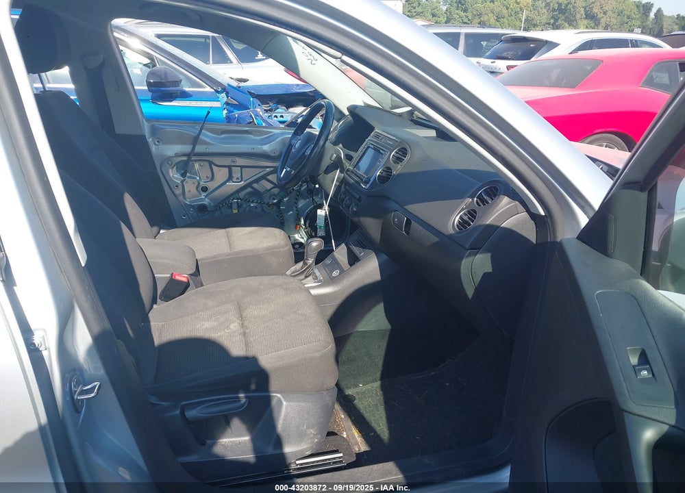 2017 VOLKSWAGEN TIGUAN 2.0T/2.0T S VIN: WVGAV7AX6HK049516