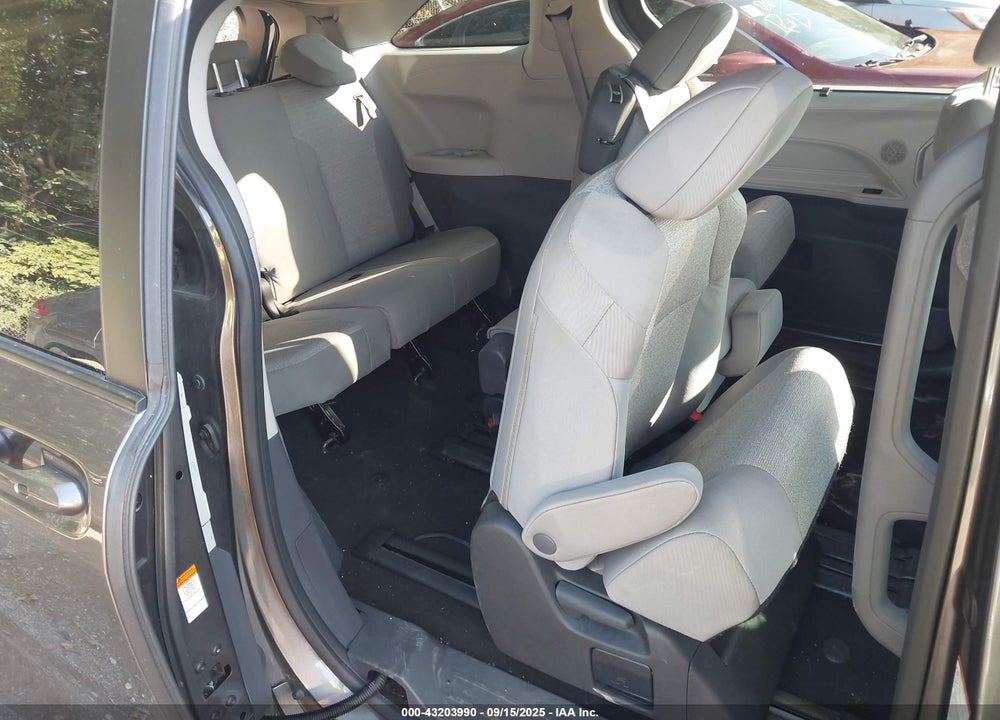 2024 TOYOTA SIENNA VIN: 5TDKRKECXRS199257