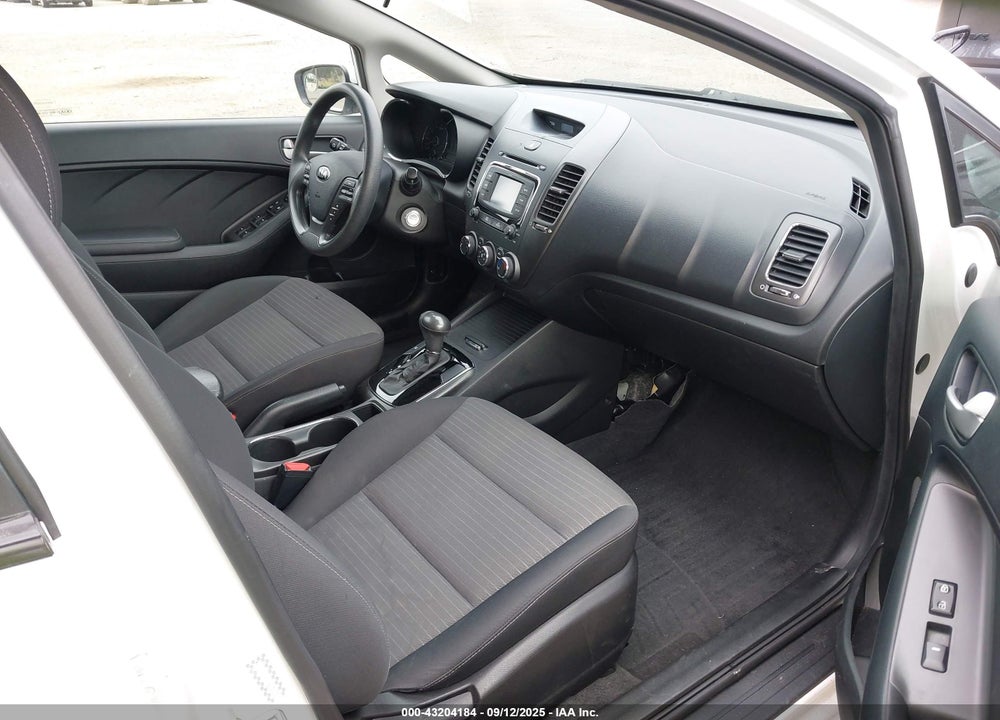 2017 KIA FORTE VIN: 3KPFL4A7XHE056082