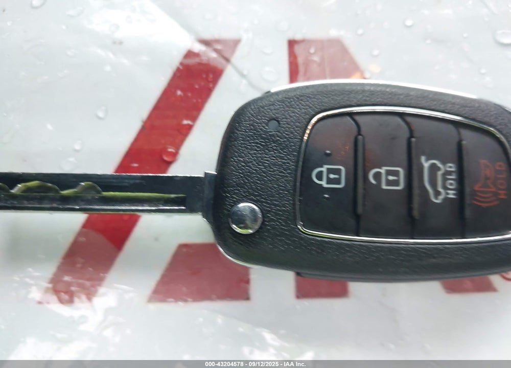 2017 HYUNDAI SANTA FE SE VIN: KM8SM4HF8HU250955