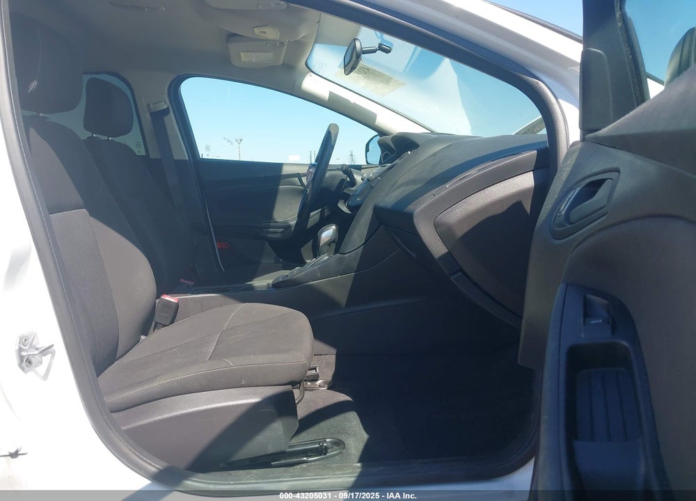 2016 FORD FOCUS VIN: 1FADP3E26GL295063