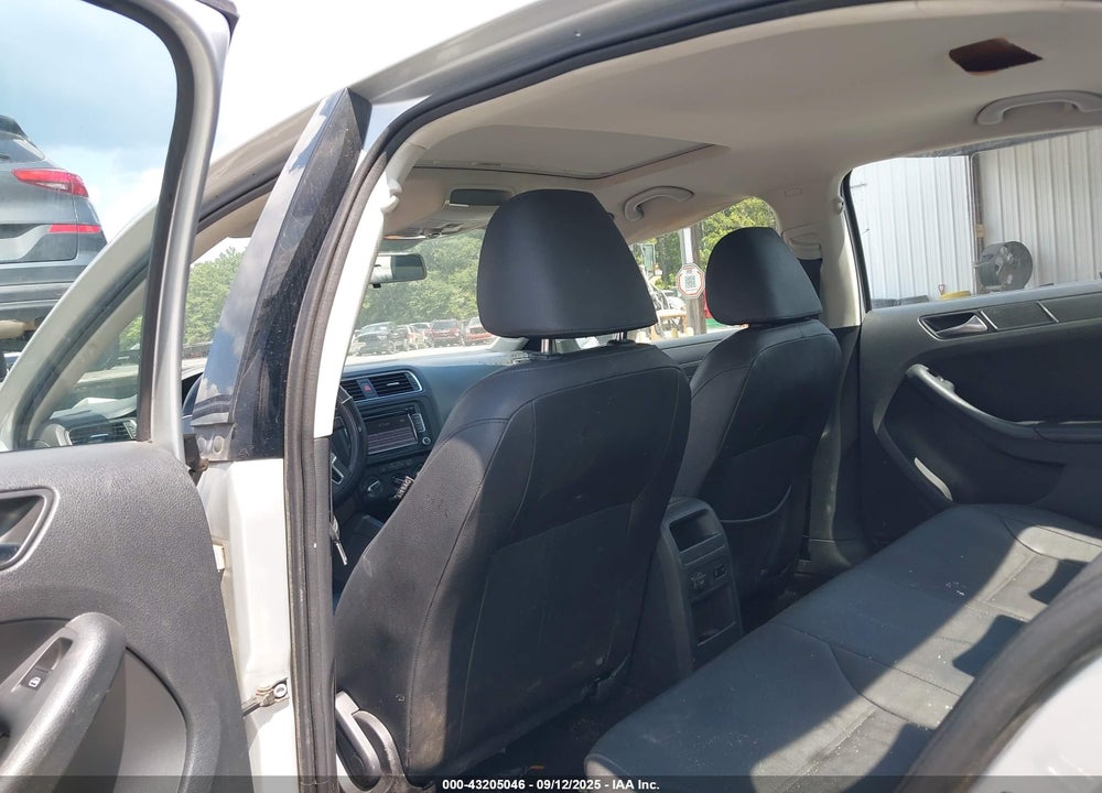 2011 VOLKSWAGEN JETTA VIN: 3VWDZ7AJ7BM397744