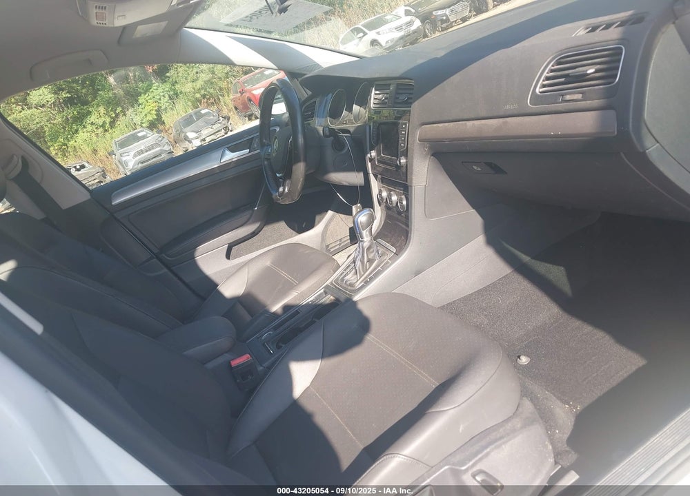 2015 VOLKSWAGEN E-GOLF VIN: WVWPP7AU5FW902914