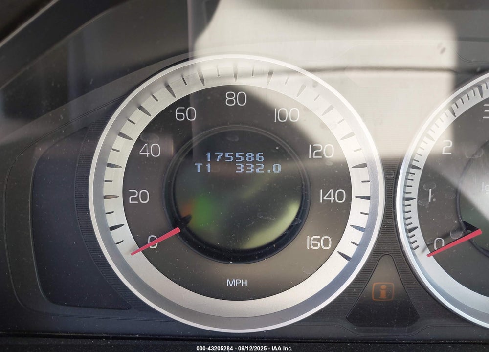 2011 VOLVO XC60 VIN: YV4902DZ8B2182868