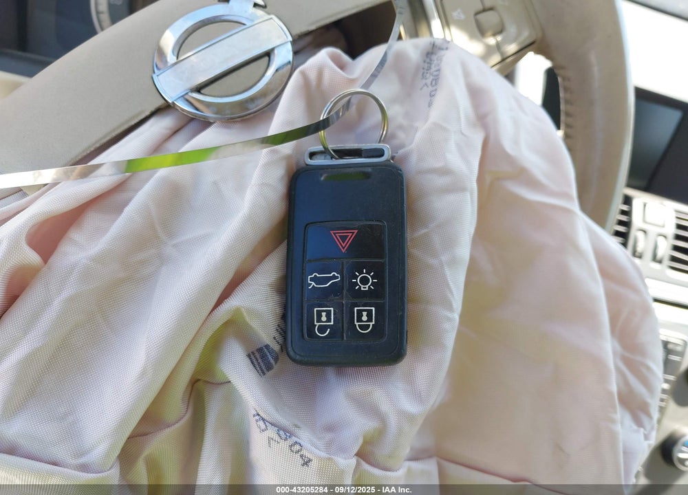2011 VOLVO XC60 VIN: YV4902DZ8B2182868