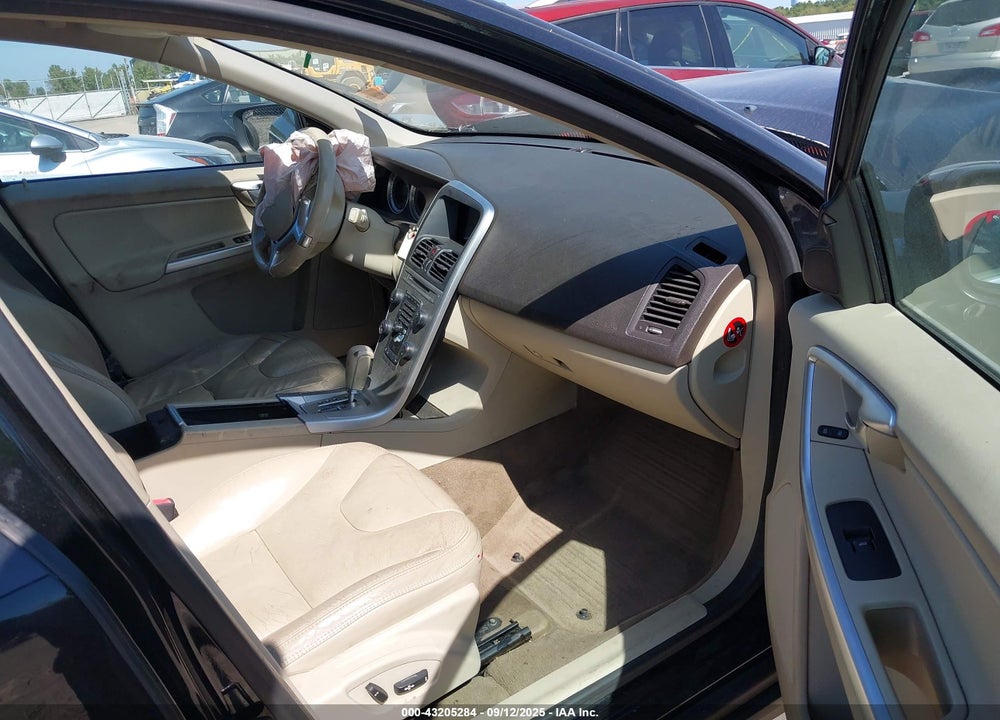 2011 VOLVO XC60 VIN: YV4902DZ8B2182868