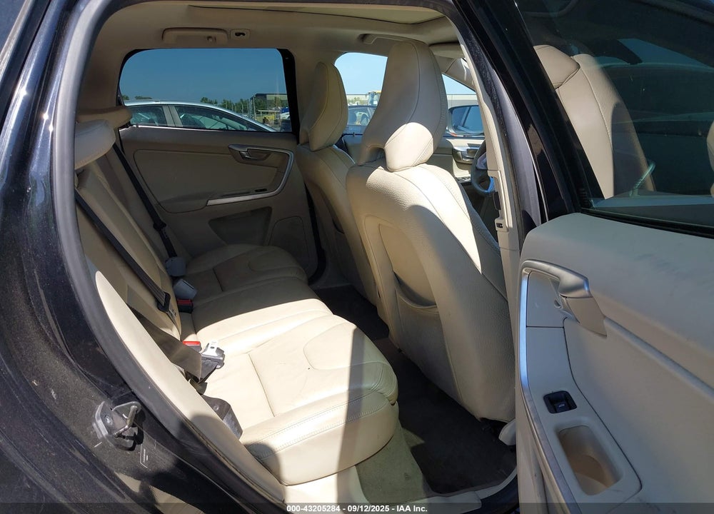 2011 VOLVO XC60 VIN: YV4902DZ8B2182868