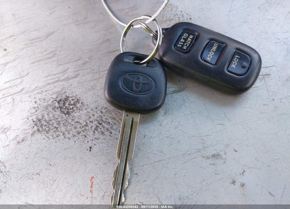 2005 TOYOTA MATRIX VIN: 2T1KR32E15C488039