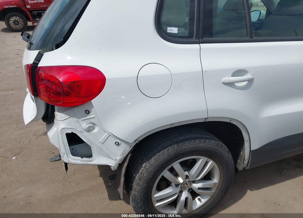2016 VOLKSWAGEN TIGUAN S VIN: WVGAV7AX1GW577844