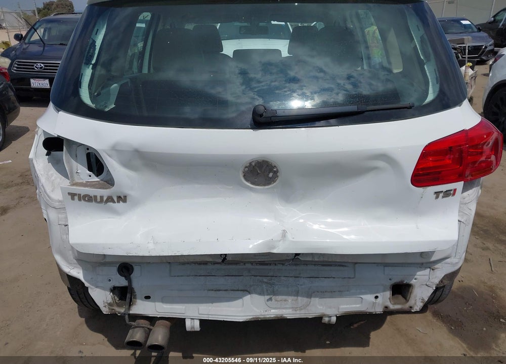 2016 VOLKSWAGEN TIGUAN S VIN: WVGAV7AX1GW577844