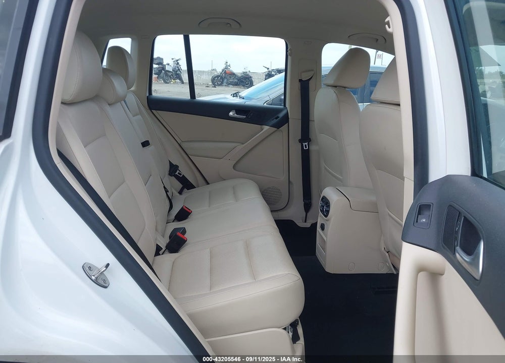 2016 VOLKSWAGEN TIGUAN S VIN: WVGAV7AX1GW577844