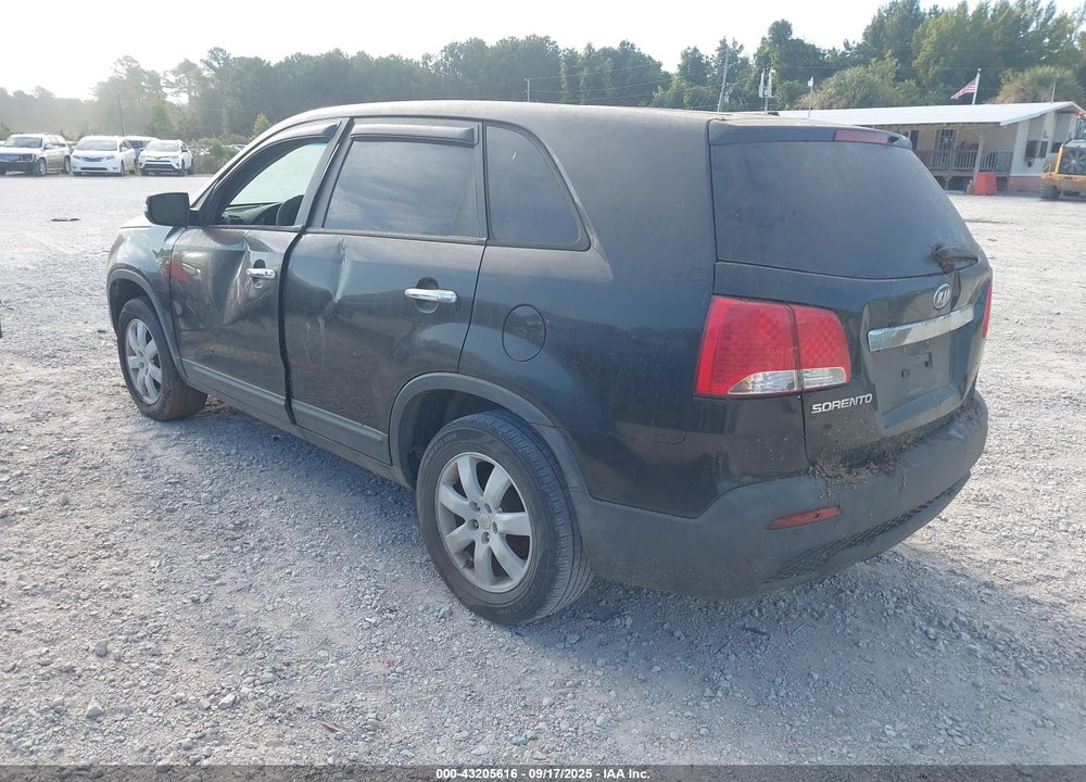 2011 KIA SORENTO VIN: 5XYKT3A17BG023832