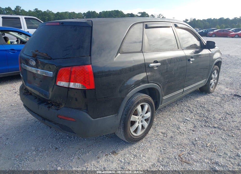 2011 KIA SORENTO VIN: 5XYKT3A17BG023832