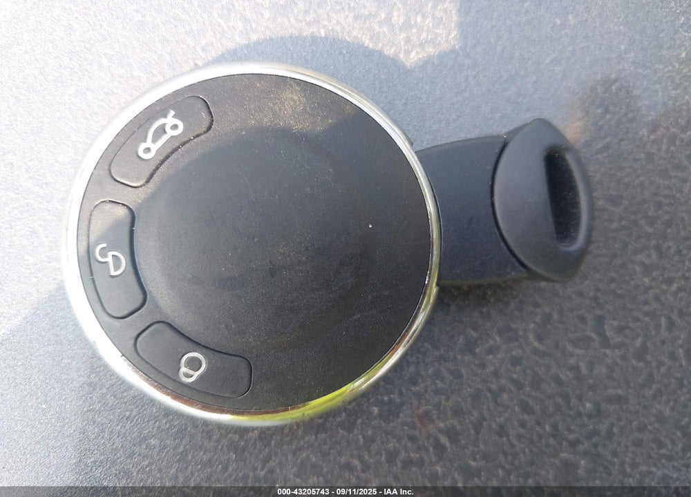 2008 MINI COOPER S VIN: WMWMF73568TV34370