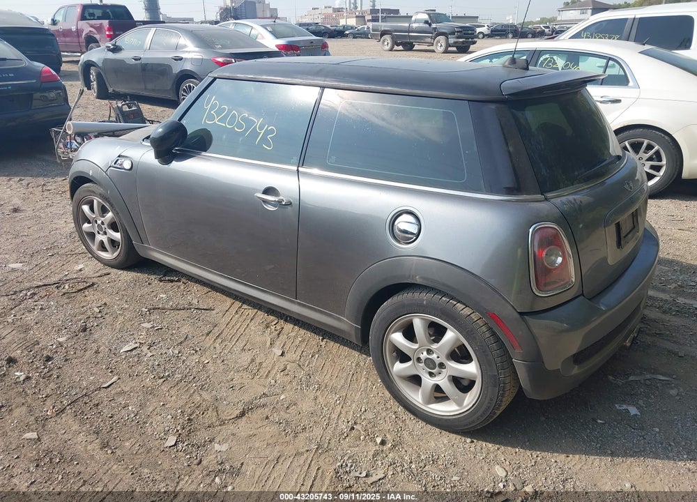 2008 MINI COOPER S VIN: WMWMF73568TV34370