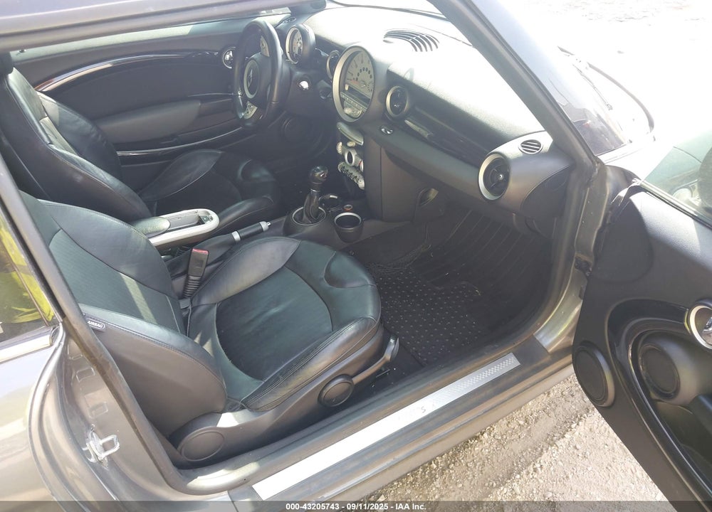 2008 MINI COOPER S VIN: WMWMF73568TV34370