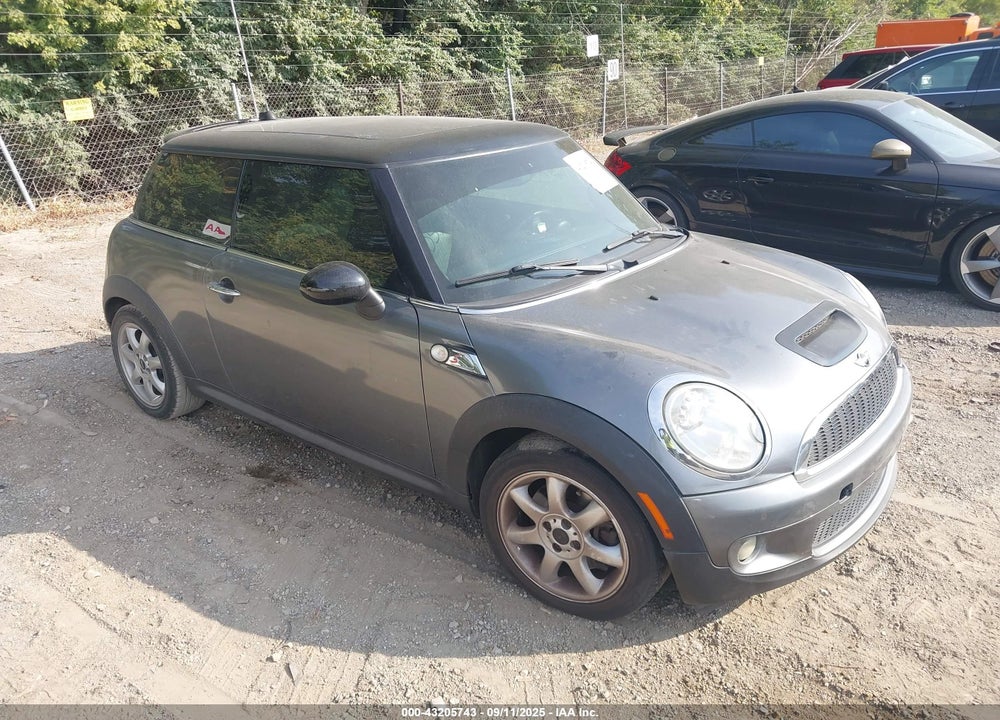 2008 MINI COOPER S VIN: WMWMF73568TV34370
