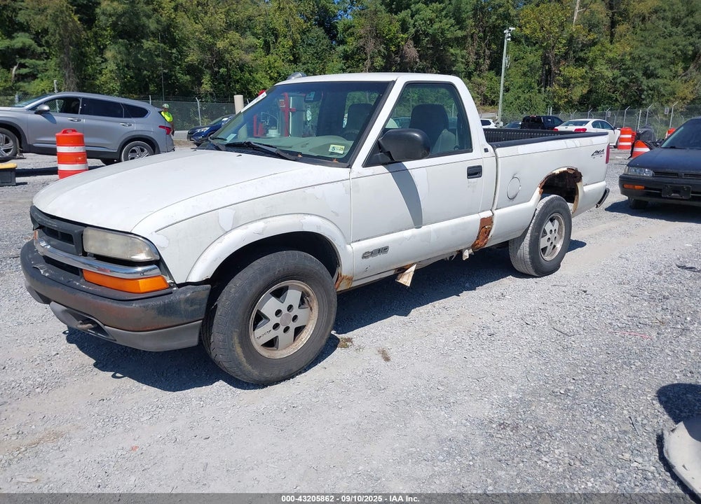 2000 CHEVROLET S-10 VIN: 1GCDT14WXYK239102