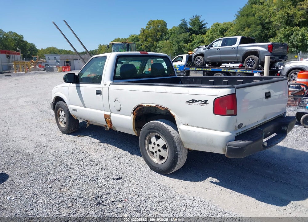 2000 CHEVROLET S-10 VIN: 1GCDT14WXYK239102