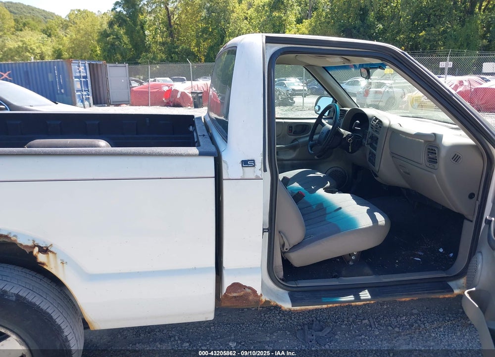 2000 CHEVROLET S-10 VIN: 1GCDT14WXYK239102