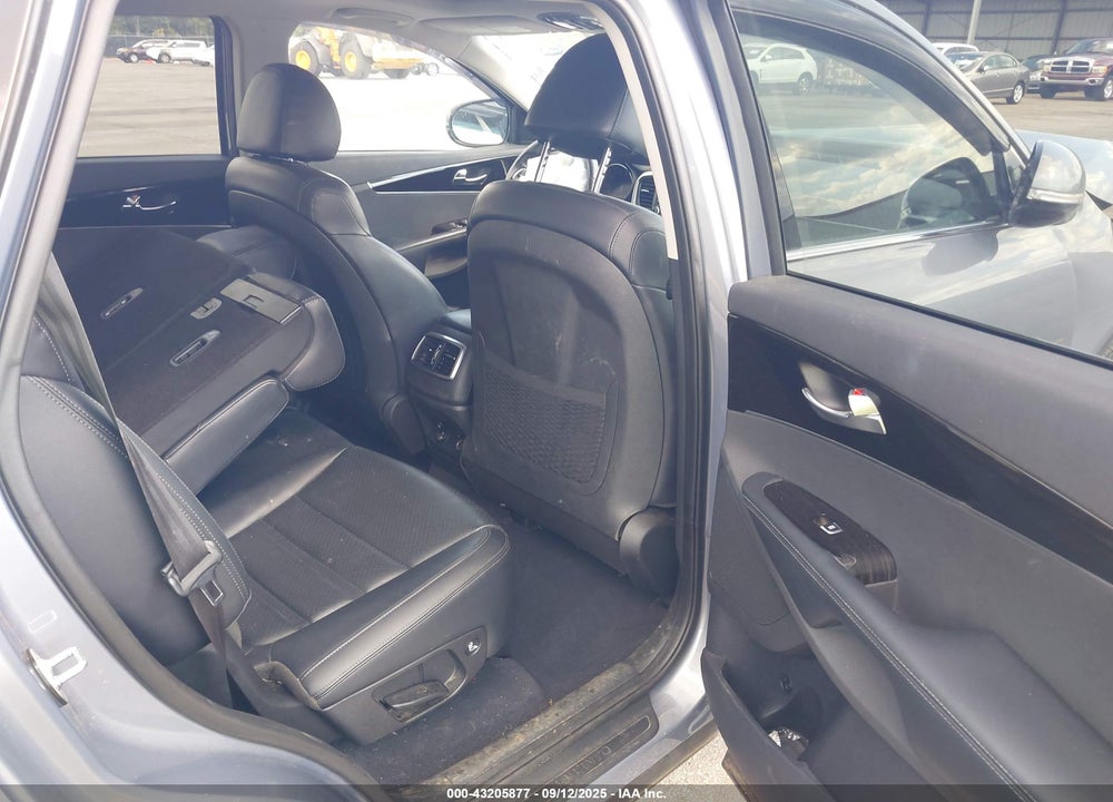 2020 KIA SORENTO VIN: 5XYPH4A57LG710892