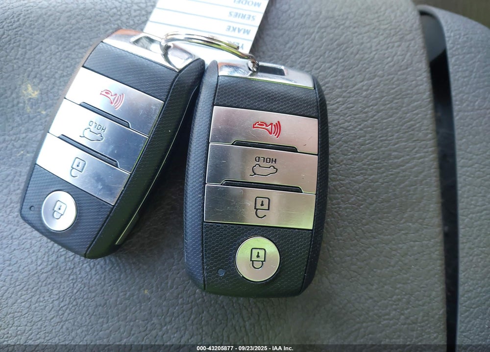2020 KIA SORENTO VIN: 5XYPH4A57LG710892