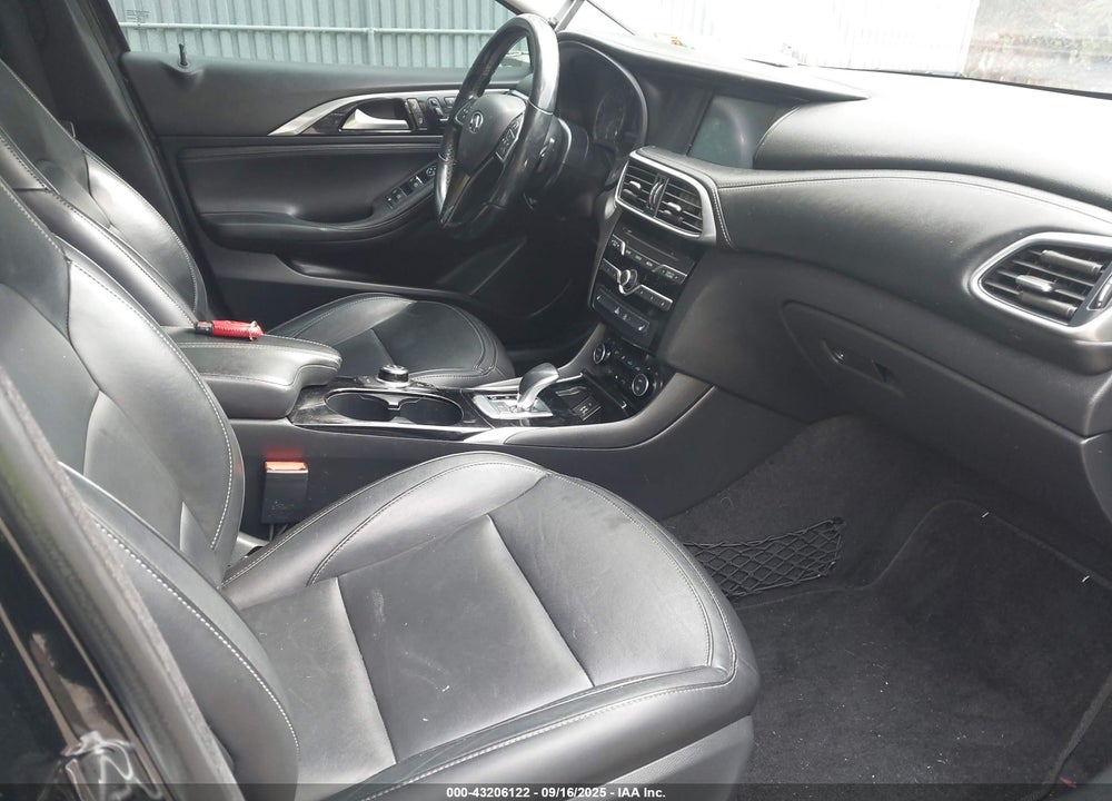 2017 INFINITI QX30 VIN: SJKCH5CP7HA039764