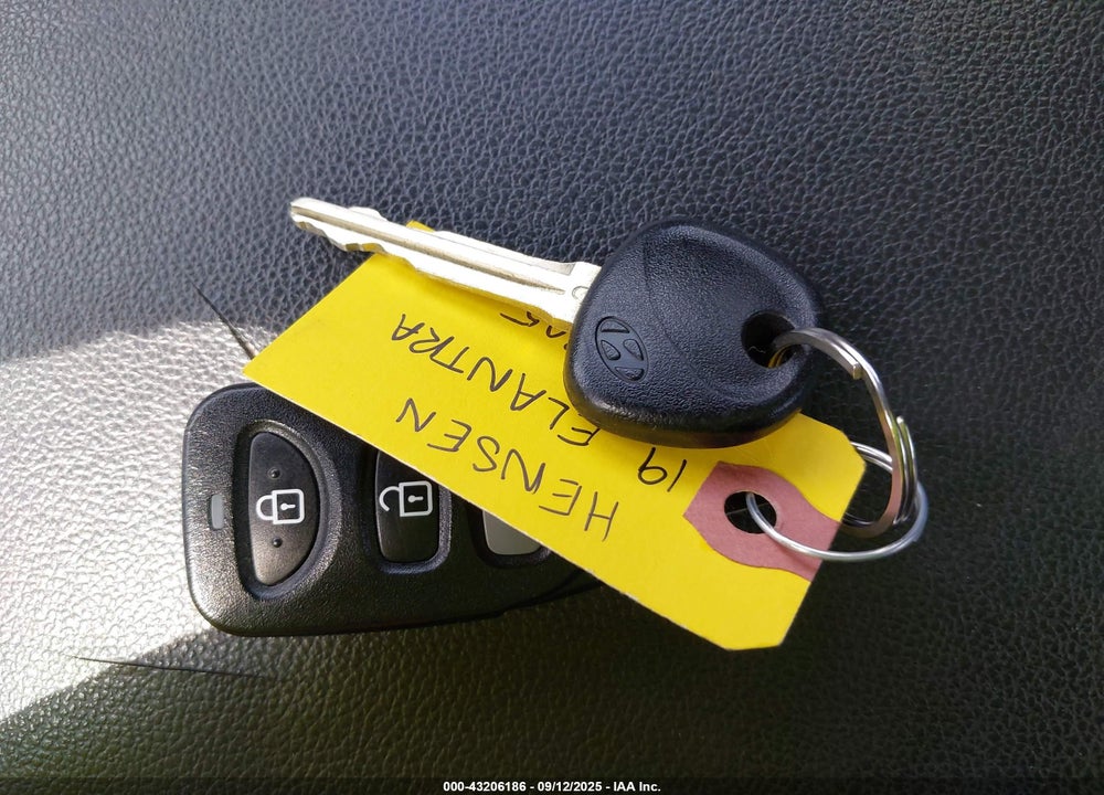 2019 HYUNDAI ELANTRA VIN: 5NPD74LFXKH411058