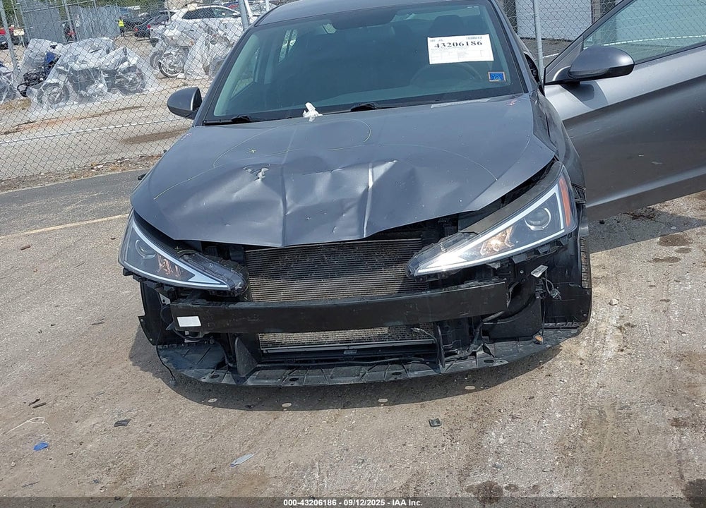 2019 HYUNDAI ELANTRA VIN: 5NPD74LFXKH411058