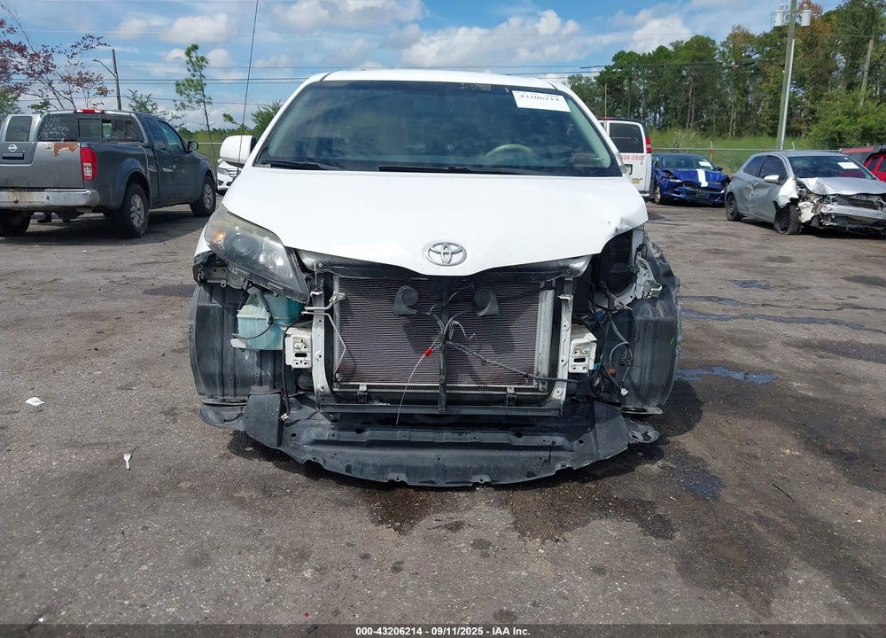 2011 TOYOTA SIENNA LE V6/LE V6 AUTO ACCESS SEAT VIN: 5TDKK3DC0BS045108