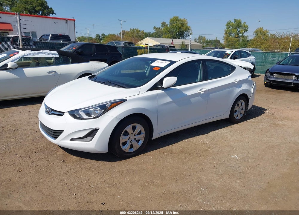 2016 HYUNDAI ELANTRA VIN: 5NPDH4AE9GH741658